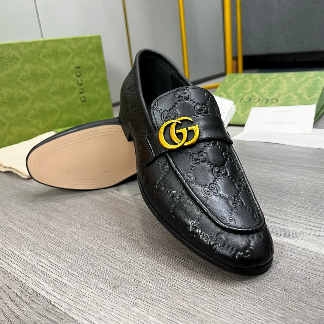 Ex-factory price: 480💰-(Gucci) men’s loafers! Genuine molded horsebit, a classic must-have for your shoe cabinet! The feet are particularly delicate! This Gucci original version is a set last, and we are consistent with the counter! Therefore, it is more comfortable in terms of last shape and comfort! Take it to the counter and compare at will! Good shoes are more than just what they make! But grasp the essence from the inside out! Material: Imported first-layer cowhide! Genuine leather outsole imported from Italy, size: 39-44 (38/45 customized, non-refundable)